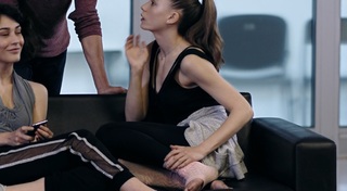 Serenay Sarikaya feet photo thumbnail