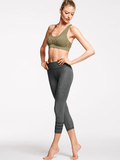 Martha Hunt feet photo thumbnail