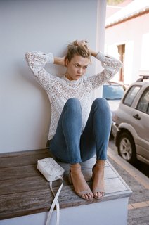Karlie Kloss feet photo thumbnail
