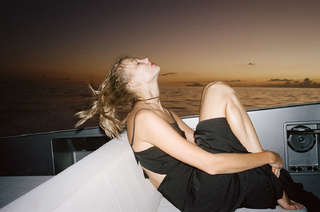 Karlie Kloss feet photo thumbnail