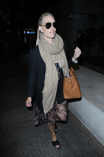 Molly Sims feet photo thumbnail