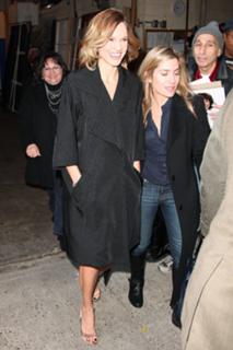 Hilary Swank feet photo thumbnail