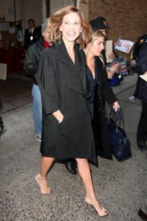 Hilary Swank feet photo thumbnail