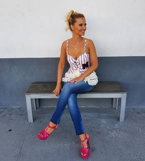 Cristina Ferreira feet photo thumbnail