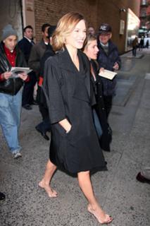 Hilary Swank feet photo thumbnail