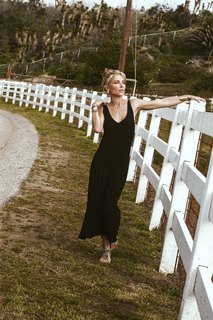 Elsa Pataky feet photo thumbnail