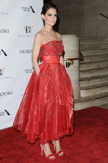 Katie Holmes feet photo thumbnail