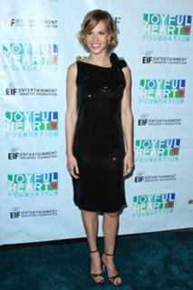 Hilary Swank feet photo thumbnail