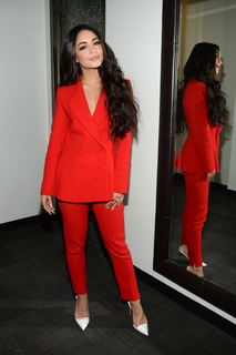 Vanessa Hudgens feet photo thumbnail