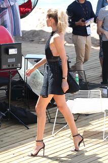 Doutzen Kroes feet photo thumbnail