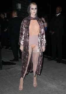Katy Perry feet photo thumbnail