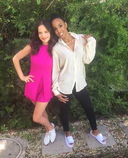Kelly Rowland feet photo thumbnail