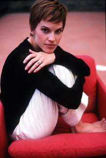 Hilary Swank feet photo thumbnail