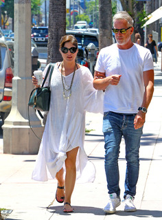 Selma Blair feet photo thumbnail