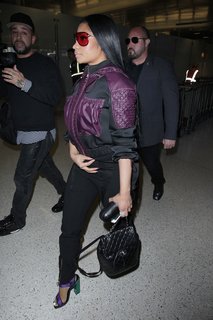 Nicki Minaj feet photo thumbnail