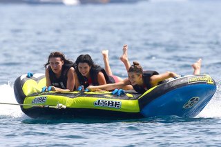 Kendall Jenner feet photo thumbnail