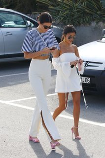 Kendall Jenner feet photo thumbnail