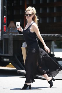 Alice Eve feet photo thumbnail