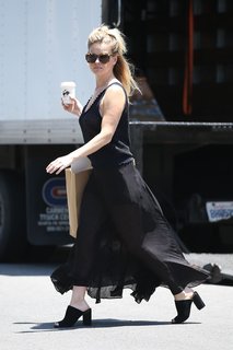 Alice Eve feet photo thumbnail