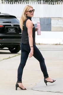 Ashley Greene feet photo thumbnail