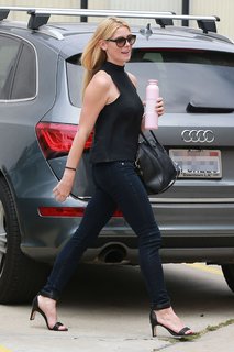 Ashley Greene feet photo thumbnail