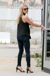 Ashley Greene feet photo thumbnail