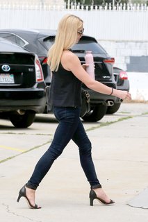 Ashley Greene feet photo thumbnail