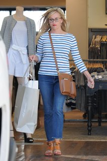 Reese Witherspoon feet photo thumbnail