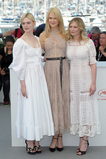 Kirsten Dunst feet photo thumbnail