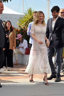 Kirsten Dunst feet photo thumbnail