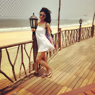Mouni Roy feet photo thumbnail