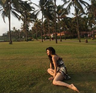 Mouni Roy feet photo thumbnail