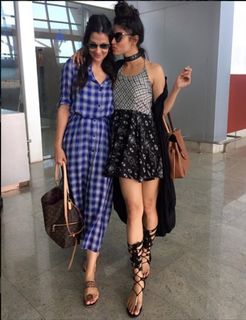Mouni Roy feet photo thumbnail