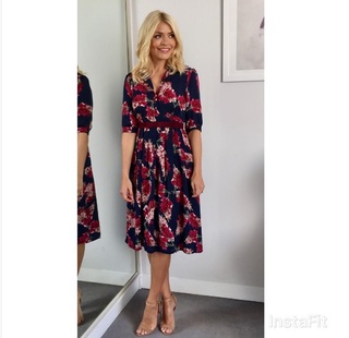 Holly Willoughby feet photo thumbnail