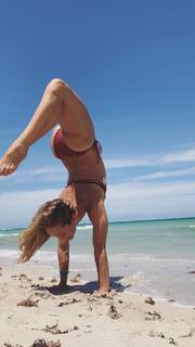 Kino MacGregor feet photo thumbnail