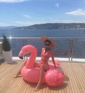 Kendall Jenner feet photo thumbnail