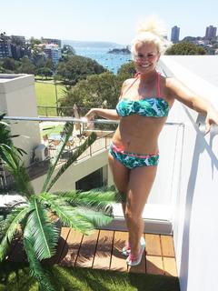 Kerry Katona feet photo thumbnail