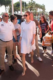 Barbara Palvin feet photo thumbnail