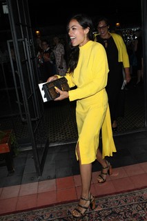 Rosario Dawson feet photo thumbnail