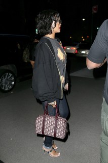 Rihanna feet photo thumbnail