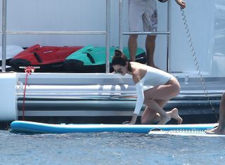 Kendall Jenner feet photo thumbnail