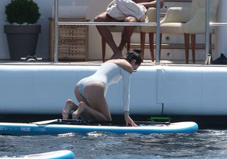 Kendall Jenner feet photo thumbnail