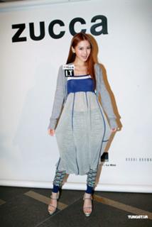 Angelababy feet photo thumbnail