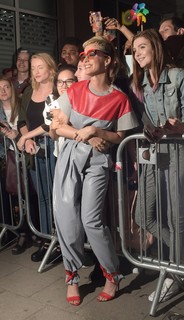 Katy Perry feet photo thumbnail