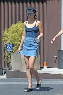 Vanessa Hudgens feet photo thumbnail