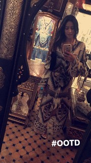 Shay Mitchell feet photo thumbnail