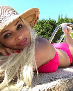 Daniela Katzenberger feet photo thumbnail