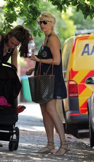 Holly Willoughby feet photo thumbnail