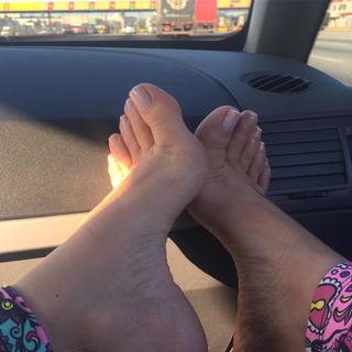 Karin Klemp feet photo thumbnail