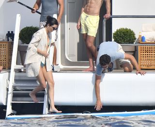 Kendall Jenner feet photo thumbnail